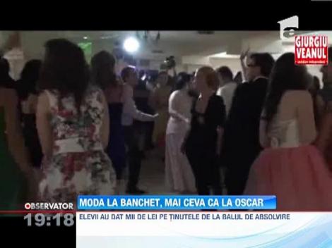 Elevii se pregatesc pentru banchet, precum vedetele care merg la Oscar