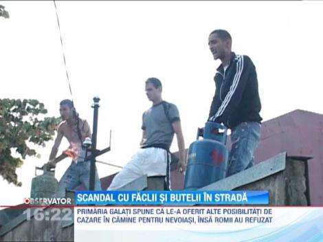 Scandal cu faclii si butelii pe o strada din Galati