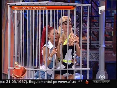 Loredana Chivu si Ana Maria Mocanu, dans senzual in cusca! (VIDEO)