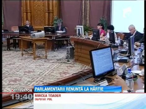 In Parlamentul Romaniei, hartia a fost inlocuita cu tablete electronice