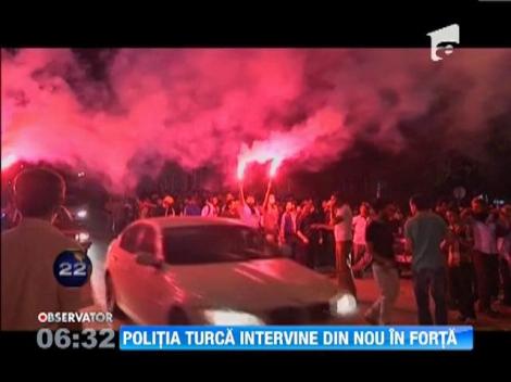 Politia turca a intervenit cu tunurile de apa pentru a dispersa protestatarii din Ankara