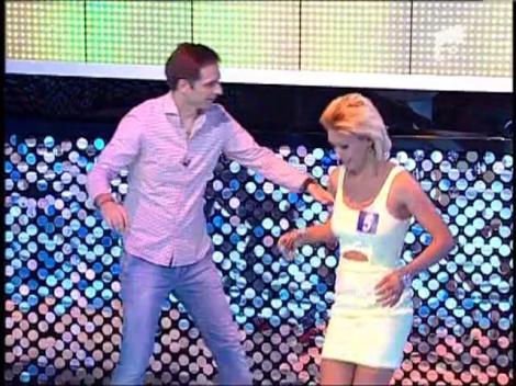 Randul 7: La Poker, cum se numeste cand un jucator are o formatie de trei carti de un fel si doua de alt fel?