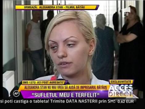 Alexandra Stan a impartit autografe la externare