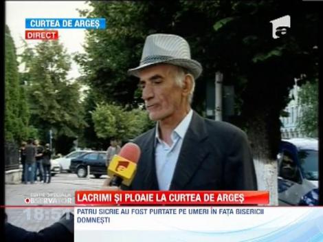 Curtea de Arges: Peste 300 de oameni, la slujba de pomenire a victimelor accidentului din Muntenegru