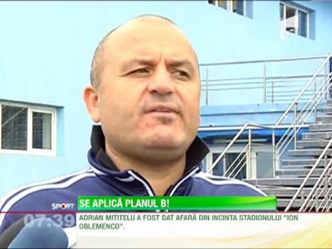 Adrian Mititelu, evacuat din incinta stadionului