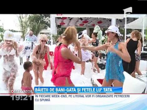 Petreceri cu spuma si bai de sampanie, pe litoral