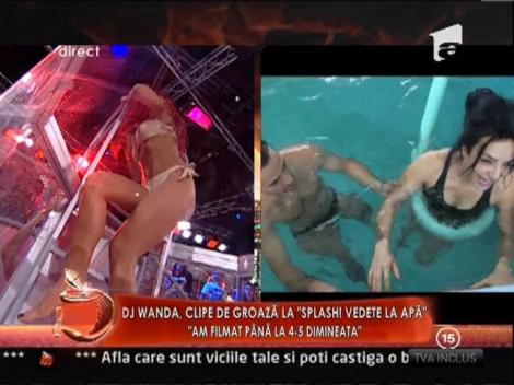 Asistentele lui Capatos au purtat costume de baie sexy! (VIDEO)