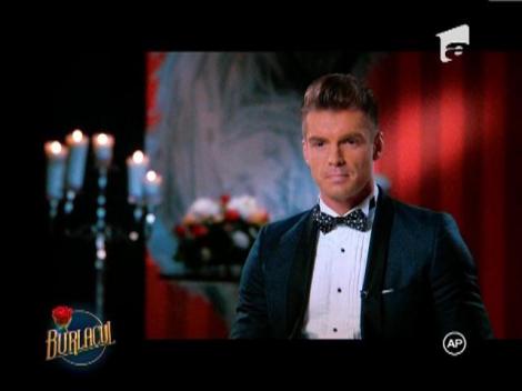 Bogdan Vladau scoate jartiera miresei Elena Dobrin