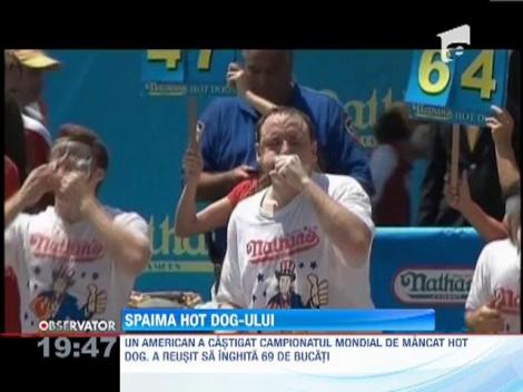 Un american a castigat Campiontul Mondial de mancat hot dog! A reusit sa inghita 69 de bucati!