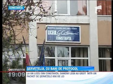 Scandal la un liceu din Constanta! Oamenii legii au gasit 650 de lei ascunsi intr-un servetel