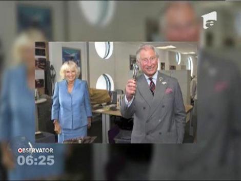Printul Charles al Marii Britanii poarta costume uzate!