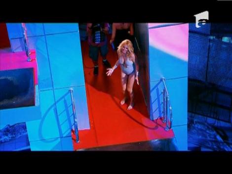 Prima saritura a concursului: Dana Savuica, de la trei metri!