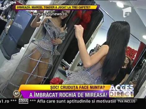 Daniela Crudu a imbracat rochia de mireasa