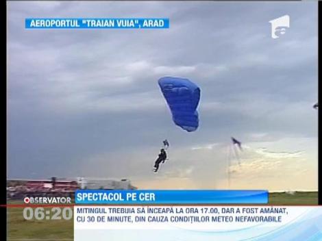 Zece avioane au facut spectacol pe cer, la Arad
