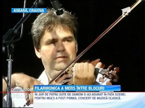Orchestra de camera a filarmonicii Oltenia a sustinut un concert intre blocurile unui cartier din Craiova