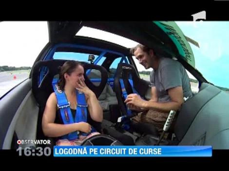 Un american si-a cerut iubita in casatorie in timpul unei curse de mare viteza