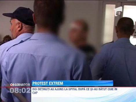 Protest extrem la penitenciarul Bacau! Doi detinuti si-au batut cuie in cap