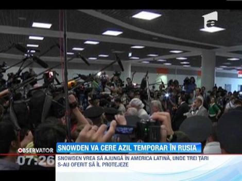 Edward Snowden, cautat de Statele Unite pentru spionaj, va cere azil in Rusia