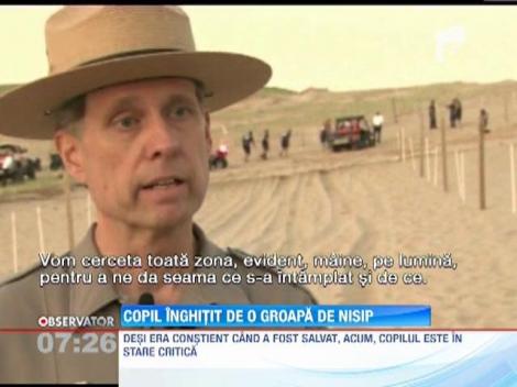 Copil inghitit de o groapa de nisip