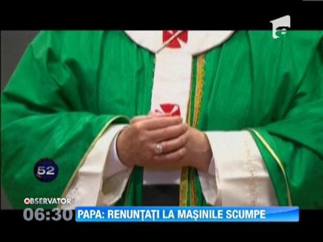 Papa Francisc le-a cerut preotilor si calugaritelor din Biserica Catolica sa renunte la masinile luxoase