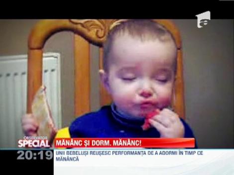 Bebelusii adorm in timp ce manca