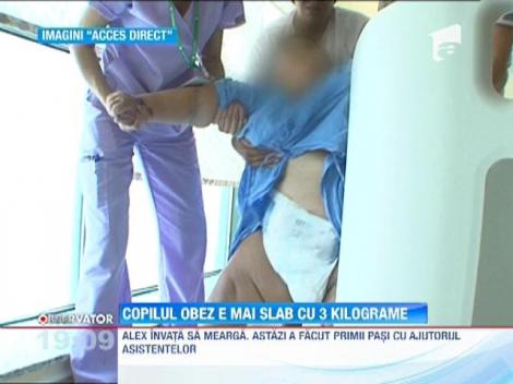 Alexandru, baiatul care cantarea 83 de kilograme, a invatat sa mearga si sa vorbeasca!