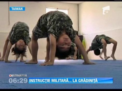 Instructie militara intr-o gradinita din Taiwan