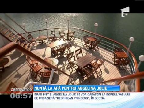 Brad Pitt si Angelina Jolie vor sa se casatoreasca pe apa