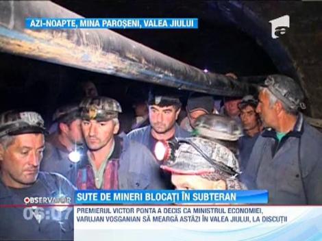 Sute mineri de la exploatarile Paroseni, Petrila si Uricani s-au blocat in subteran in semn de protest