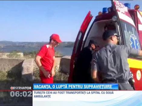 Accident pe Dunare, in Mehedinti: patru turisti au cazut de pe un velier