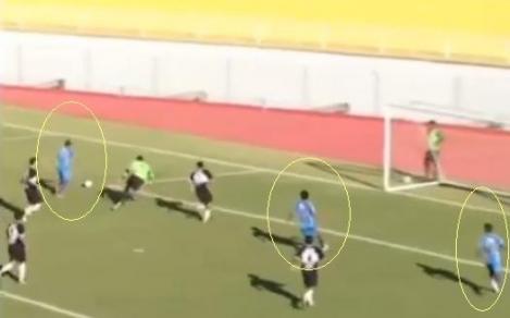 VIDEO: Ratare, ratare, ratare! Trei fotbalisti n-au fost suficienti pentru a inscrie in poarta goala