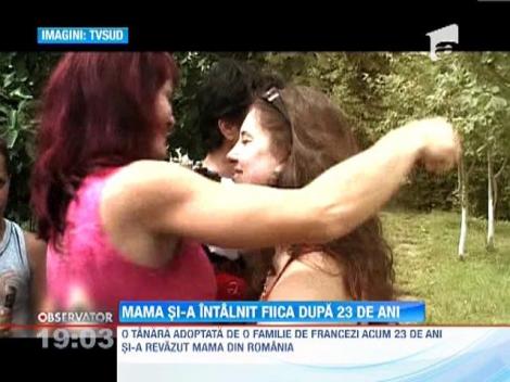 Si-a strans mama in brate, dupa 23 de ani!