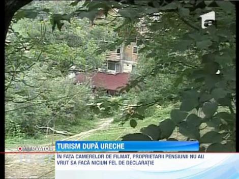 O pensiune din Bran a organizat tabere pentru copii cu teren de joaca exact sub liniile de inalta tensiune