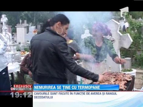 Intr-un cimitir din Rosiorii de Vede mortii sunt tinuti la vedere!