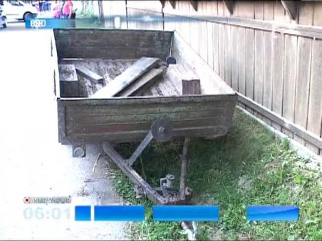 O femeie din judetul Neamt a murit strivita de o remorca, in fata casei