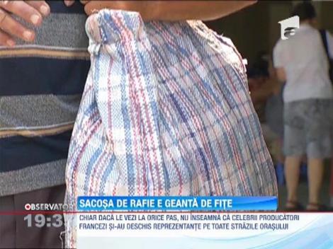 Sacosa de rafie din pietele romanesti, geanta de fite in Occident! 