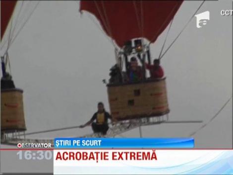 Acrobatie extrema intre doua baloane cu aer cald