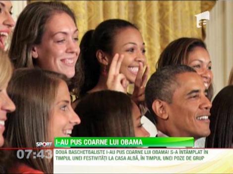 I-au pus "coarne" lui Obama, chiar in timpul unei sedinte foto!