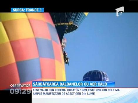 Festivalul mondial al baloanelor cu aer cald se desfasoara in Franta
