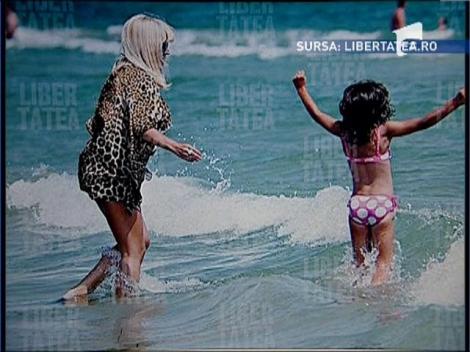 Mircea Badea ironizeaza tinutele Elenei Udrea: "La un moment dat era pantera roz. Peste ani a devenit insa pantera mov"