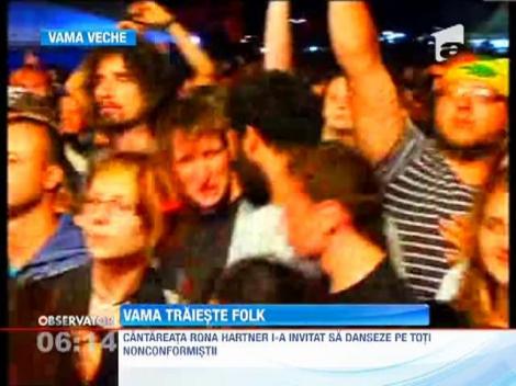 Rona Hartner si trupa Zdob si Zdub au facut spectacol pe scena festivalului "Folk You! Florian Pittis"