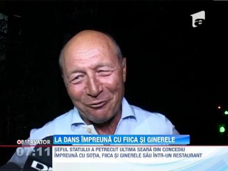 Traian Basescu si familia lui, distractie pe cinste pe litoral