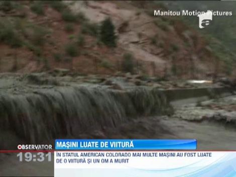 SUA: o viitura puternica a luat pe sus masini aflate in mers