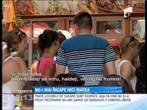 Cel mai aglomerat weekend pe litoral! 200.000 de turisti fac plaja la mare