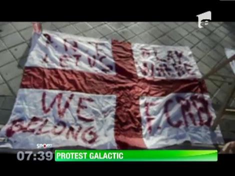 Un fal al giulestenilor face greva foamei in fata stadionului Santiago Bernabeu