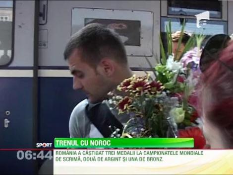 Sportivii romani medaliati la Campionatele Mondiale de Scrima s-au intors pe sine acasa