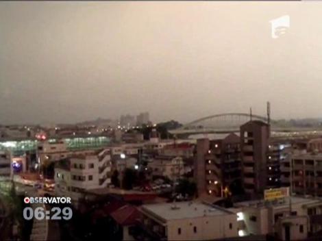 Un tren suburban din Tokyo a fost lovit de traznet