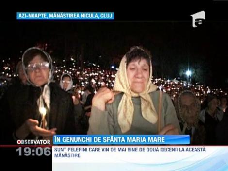 De Sfanta Maria, sute de mii de oameni s-au rugat in genunchi si pe coate la manastiri
