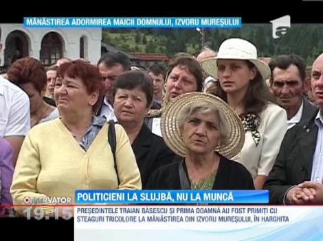 Premierul Victor Ponta s-a inchinat la Putna