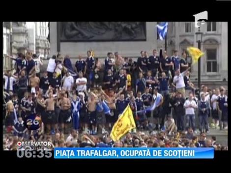 Suporterii nationalei Scotiei au invadat Piata Trafalgar, din centrul Londrei